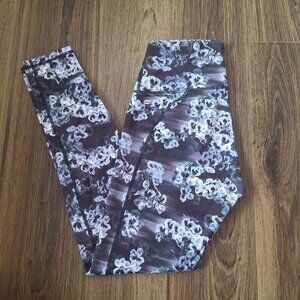 💙 Powerhold by Fabletics Floral Leggings